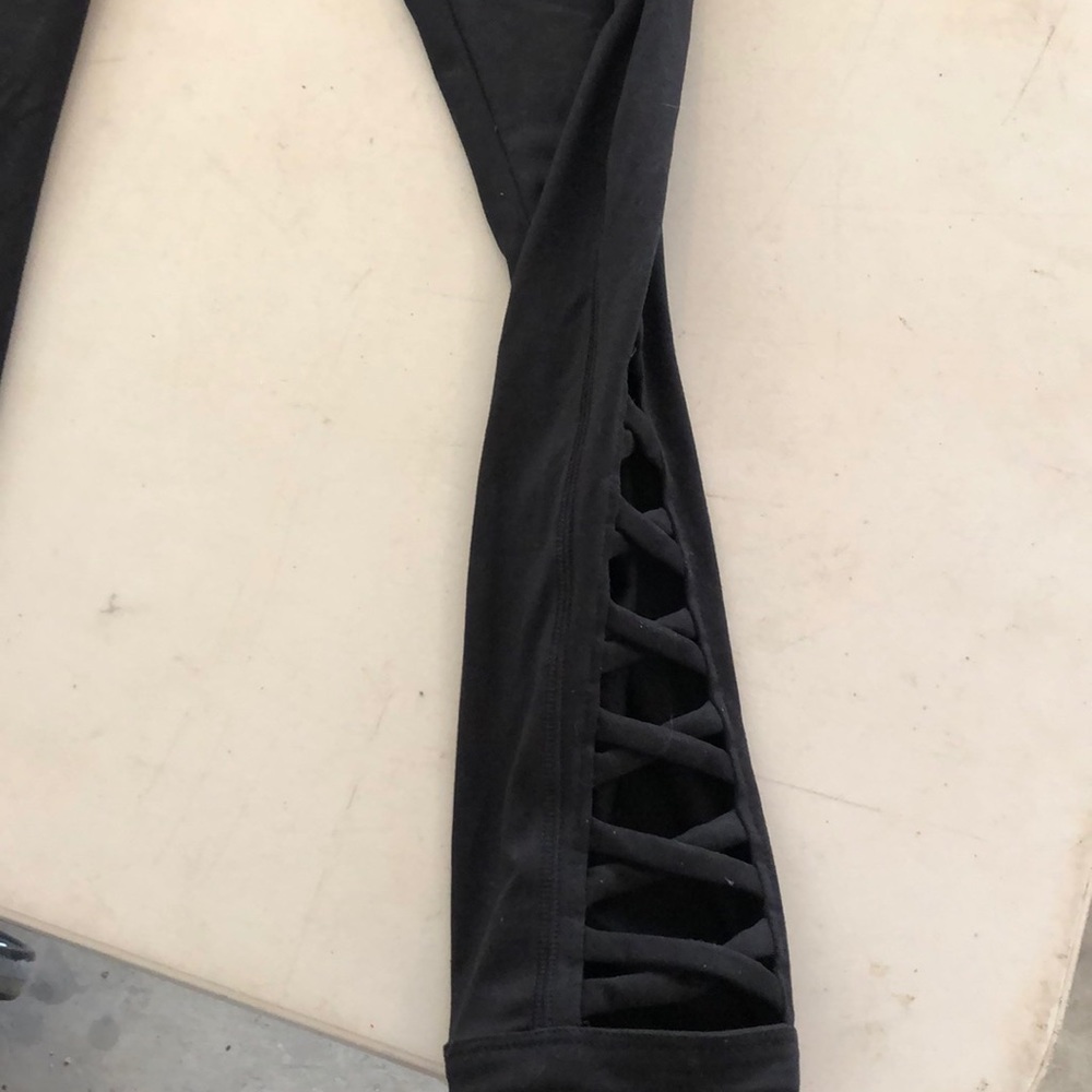 medium VS PINK leggings with cris cross